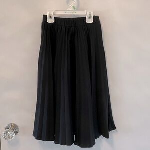 Girls black pleated skirt Size 7